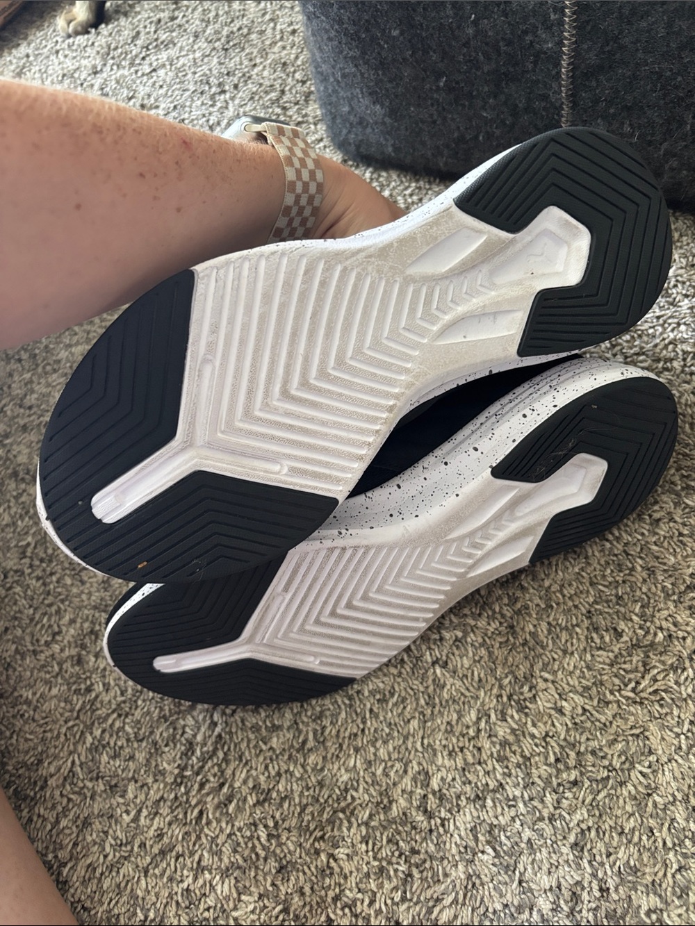 Puma Women’s Black Athletic Shoes with Light Pink Branding - Picture 7 of 9